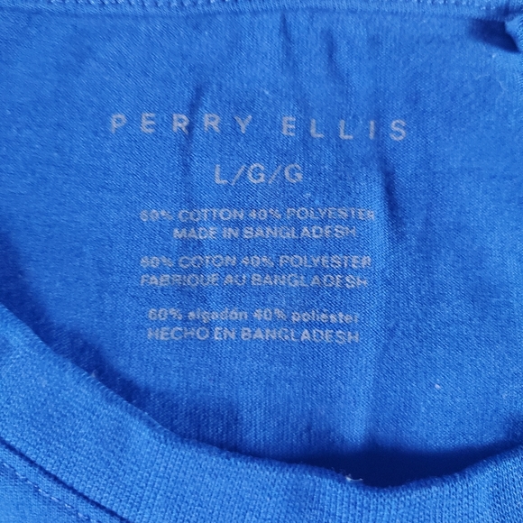 Perry Ellis t-shirt - Picture 2 of 2